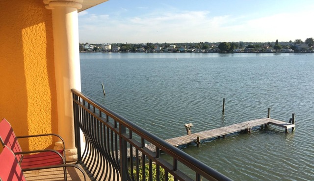 Waterfront Beach Townhouse: The best of the beach and the bay