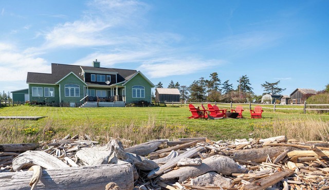 Waterfront Beach House - 2700 Sq Ft, Fiber, mooring