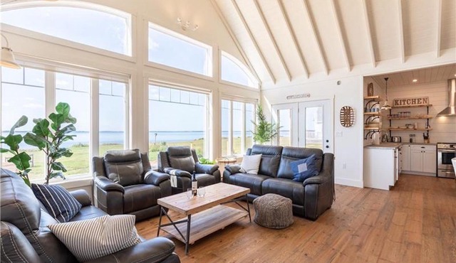 Waterfront Beach House On Malpeque Bay, 7 Minutes To Cabot Beach Provincial Park