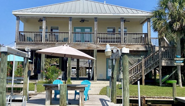 Waterfront Beach House on Dauphin Island ideal for Boating, Beaching, or Birding