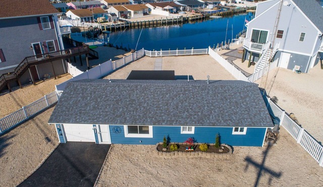 Waterfront Beach House: Sleeps 6, 2 full bath