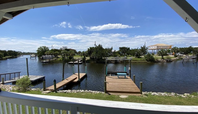 Waterfront -Beautiful sunsets, great fishing, scalloping & bird watching