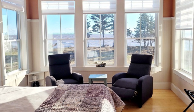 Waterfront bed and breakfast with mesmerizing views.