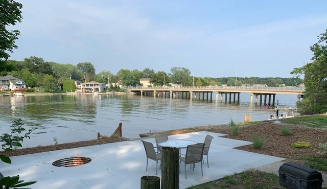 WATERFRONT Black Bayou House