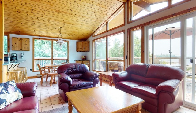 Waterfront Bliss at The Lookout: Serene and Spacious