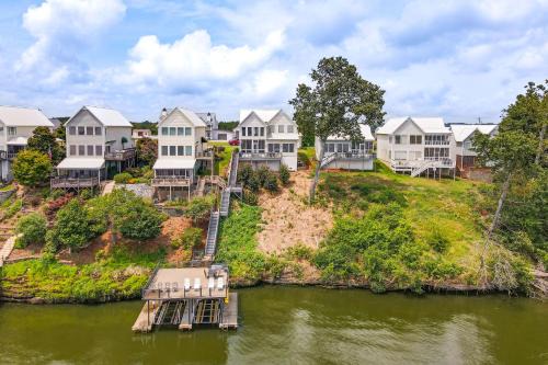 Waterfront Bliss Wheeler Lake Retreat with Dock!