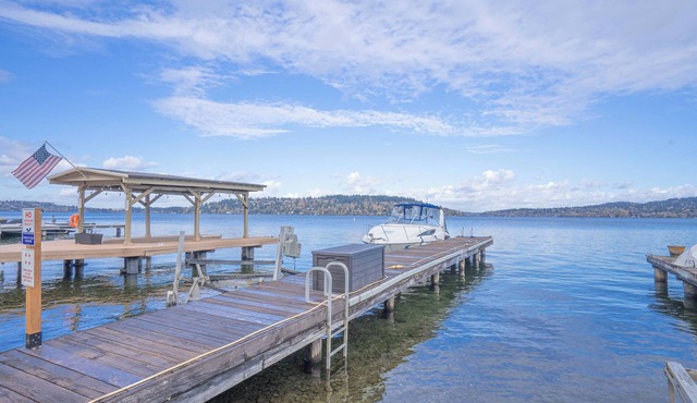 Waterfront Blue Haven w/Dock, Garden & Lake Views