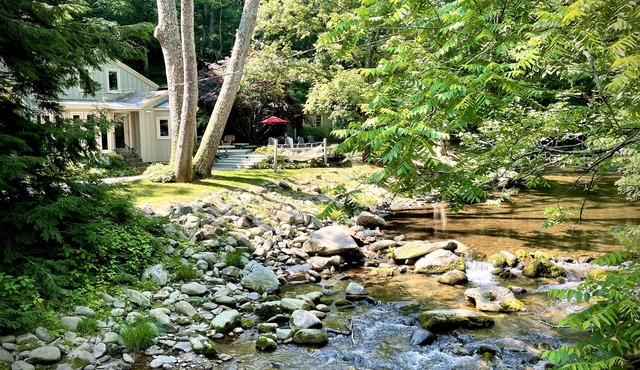 Waterfront Blue Ridge Cabin on Piney River, Wi-Fi, Fishing, Near Wintergreen