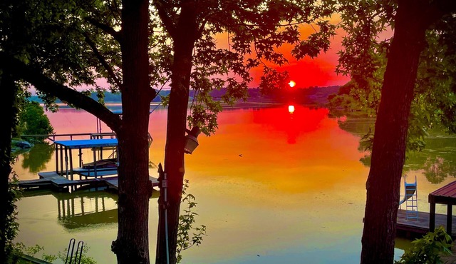 Waterfront, Boat Dock, Great Fishing - Long Term Renters Welcome - Sleeps 9