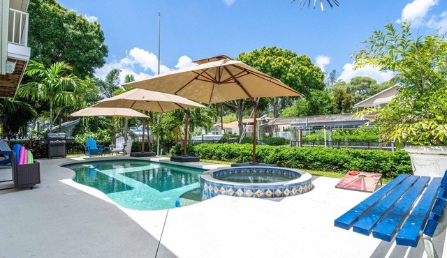 Waterfront, Boat Dock, Kayaks, Fishing, Pool, Spa. 4BR/9Beds/Sleeps14