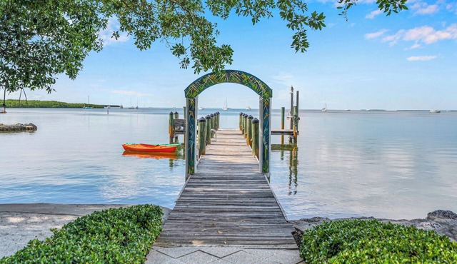 Waterfront, boat dock, private oasis in the heart of Islamorada! Pool & Sunsets!