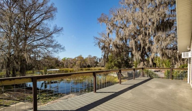 Waterfront, Boat Launch, King Bed w/en suite bath