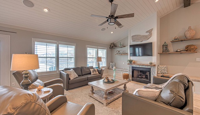 WATERFRONT! BOAT DOCK, OUTDOOR KITCHEN, & MAN CAVE