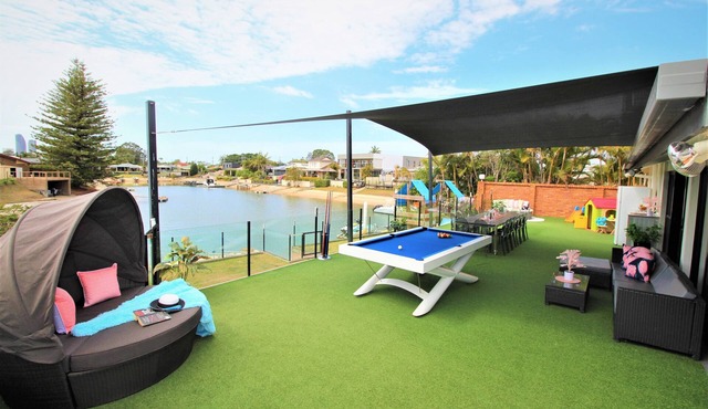 ^ Waterfront Broadbeach Abode ^ Child and Pet friendly