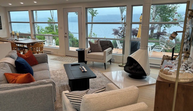Waterfront Bras D'or Lakehouse 3bdrm/2bath 20 minutes to Sydney