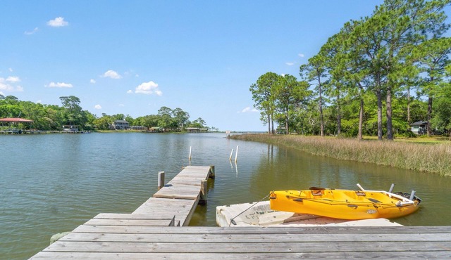 WATERFRONT Bring your Boat and tie up outback to the pier with community Pooln