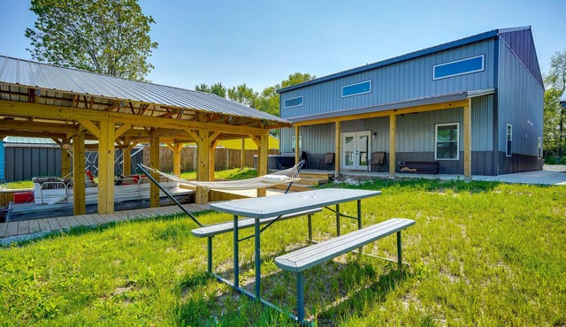 Waterfront Buckeye Lake Vacation Rental w/Hot Tub