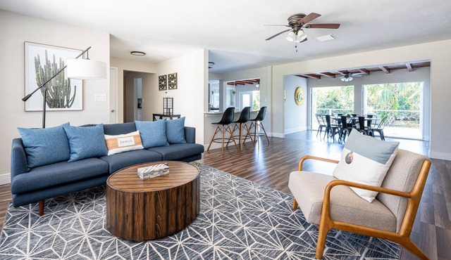 🌊Waterfront Bungalow - 1.5 Miles to Downtown!- Last minute discounts!