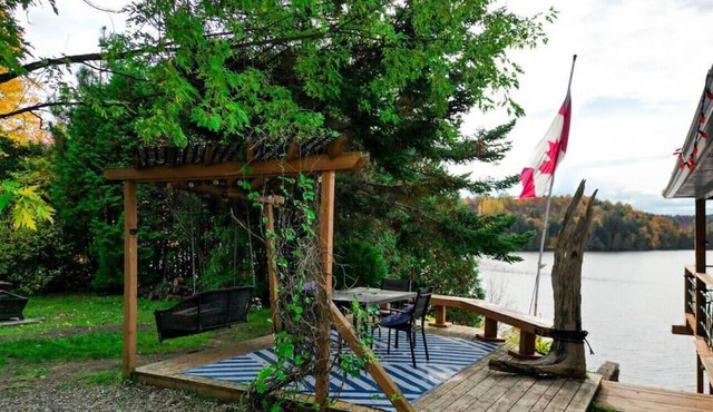 Waterfront Cottage with Hot Tub and Waterfalls