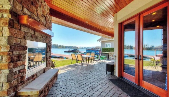 !Waterfront Cabana With Fireplace And Hot Tub!