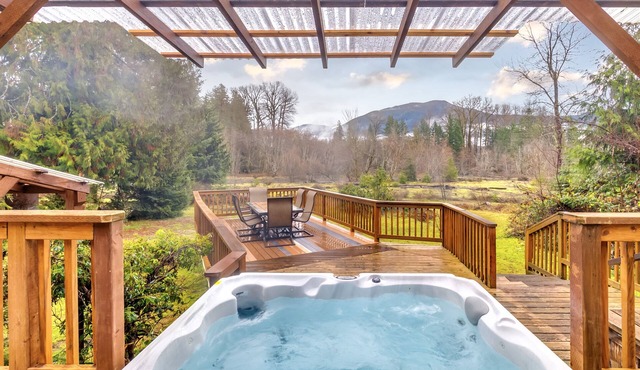 Waterfront Cabin at White Pass, Mt. Rainier