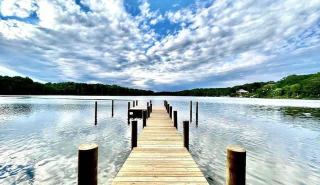 Waterfront Cabin! Dock, Paddle, Kayak, Outdoor Movie, Karaoke, and More!