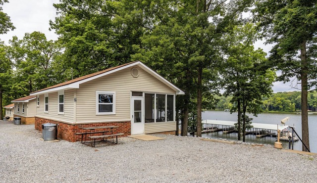 Waterfront Cabin for up to 6