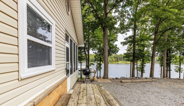 Waterfront Cabin for up to 6