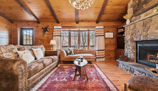 WaterFront Cabin Hot Tub Kayaks Fishing Game Consoles