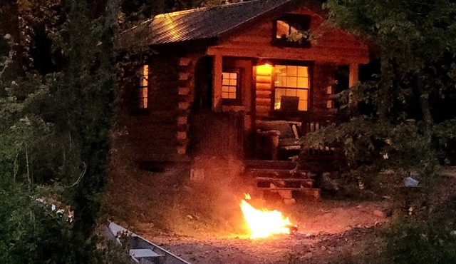 Waterfront Cabin - Hot Tub - Free Bikes, Kyaks, Canoes, Paddle, & Fishing Boats!