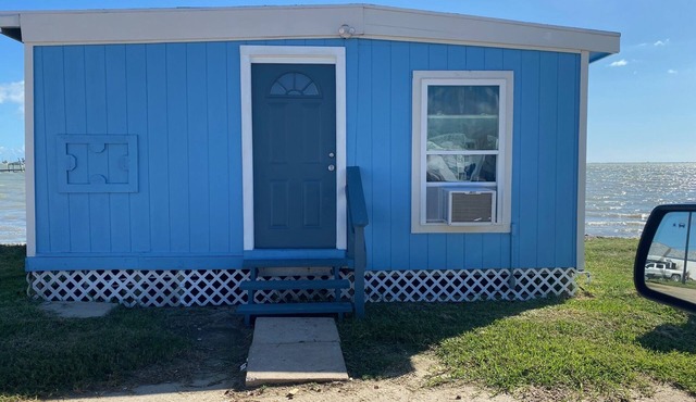 Waterfront cabin in beautiful Aransas Pass, Texas