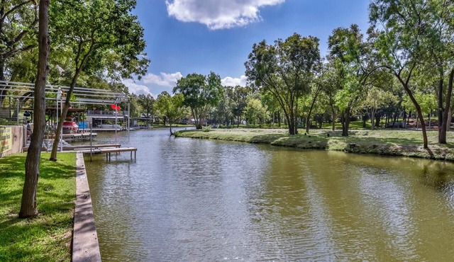 WATERFRONT CABIN Lake LBJ Cove, Fish/Float!, Fenced Yard PETS OK, Panoramic View