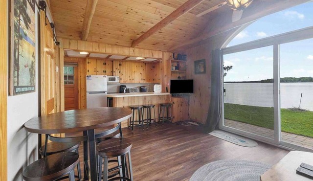 Waterfront Cabin on Bay Lake