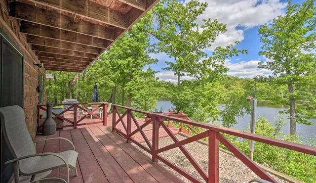 Waterfront Cabin on Long Lake w/Dock & Kayaks!
