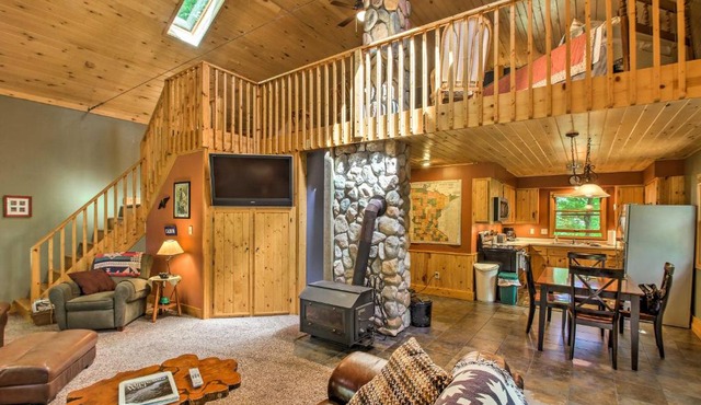 Waterfront Cabin on Trout Lake with Private Dock!