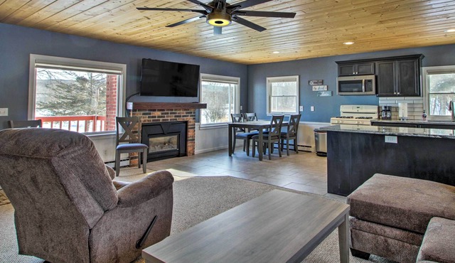Waterfront Cabin on Upper Spunk Lake!