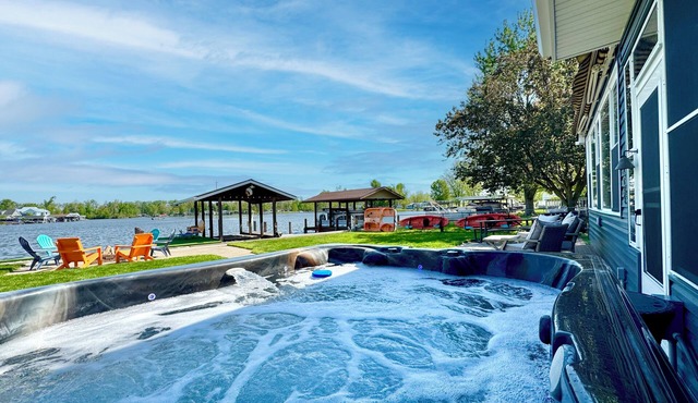 Waterfront Cabin with Hot Tub, Outside Bar & Private Dock!