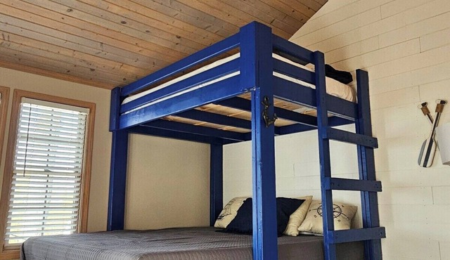 Waterfront Cabin: Hot Tub, Game Room & Fire Pit