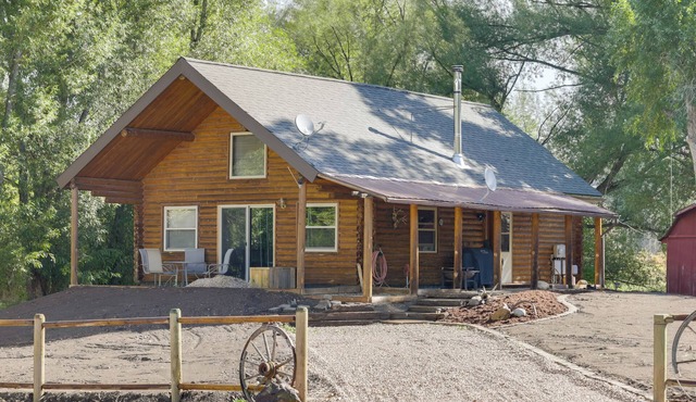 Waterfront Cabin w/Bighorn Mountain Views!