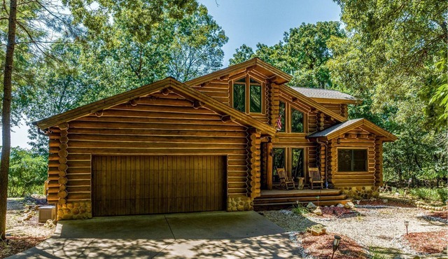 Waterfront Cabin with Barbecue in Langley, Oklahoma