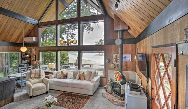 Waterfront Cabin with Fire Pit in Gig Harbor!