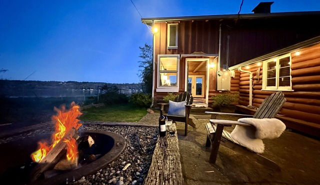 Waterfront cabin with hot tub, fire place