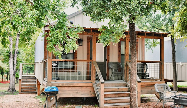 Waterfront Cabin with Kayaking, Paddle boarding, Pool, Hot Tub & more! - SG10