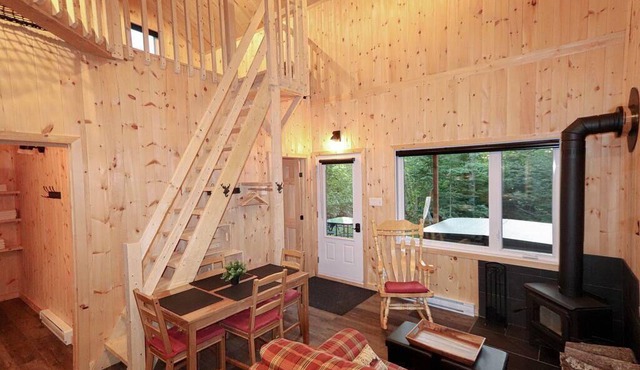 Waterfront Cabin with Spa | Le Colvert