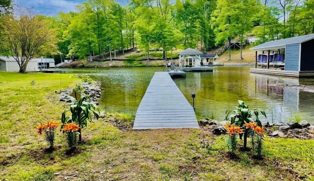 Waterfront: Caiman Cove