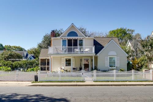 Waterfront Cambridge Cottage: Steps to Marina!