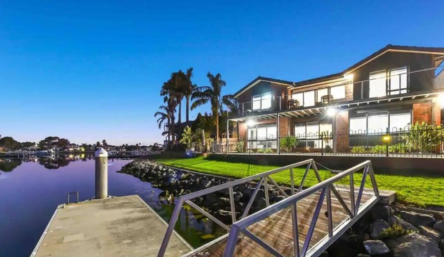 Waterfront Canal beach view + Private Jetty