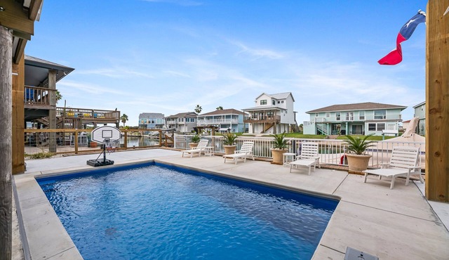 Waterfront Canal home! Private Pool, Hot Tub, Fishing, Dock your Boat!