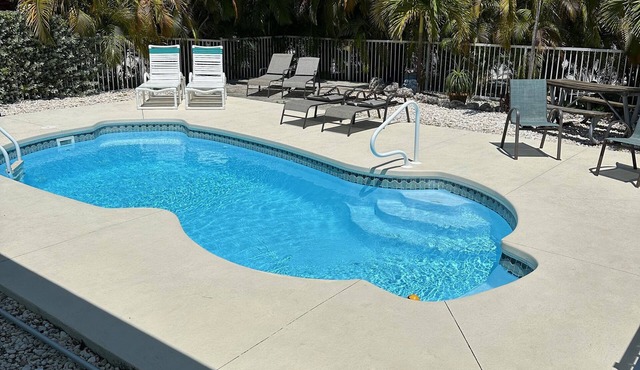 Waterfront Canal Priv Home. 3BD, 2BA, Pool, Kayak+Cabana Club! 70' Seawall-KCB