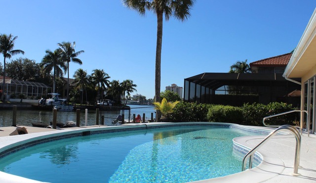 ⭐️WATERFRONT-CANAL⭐️WALK TO BEACH🏖LARGE POOL 🌟BAYVIEW☀️GULF ACCESS☀️